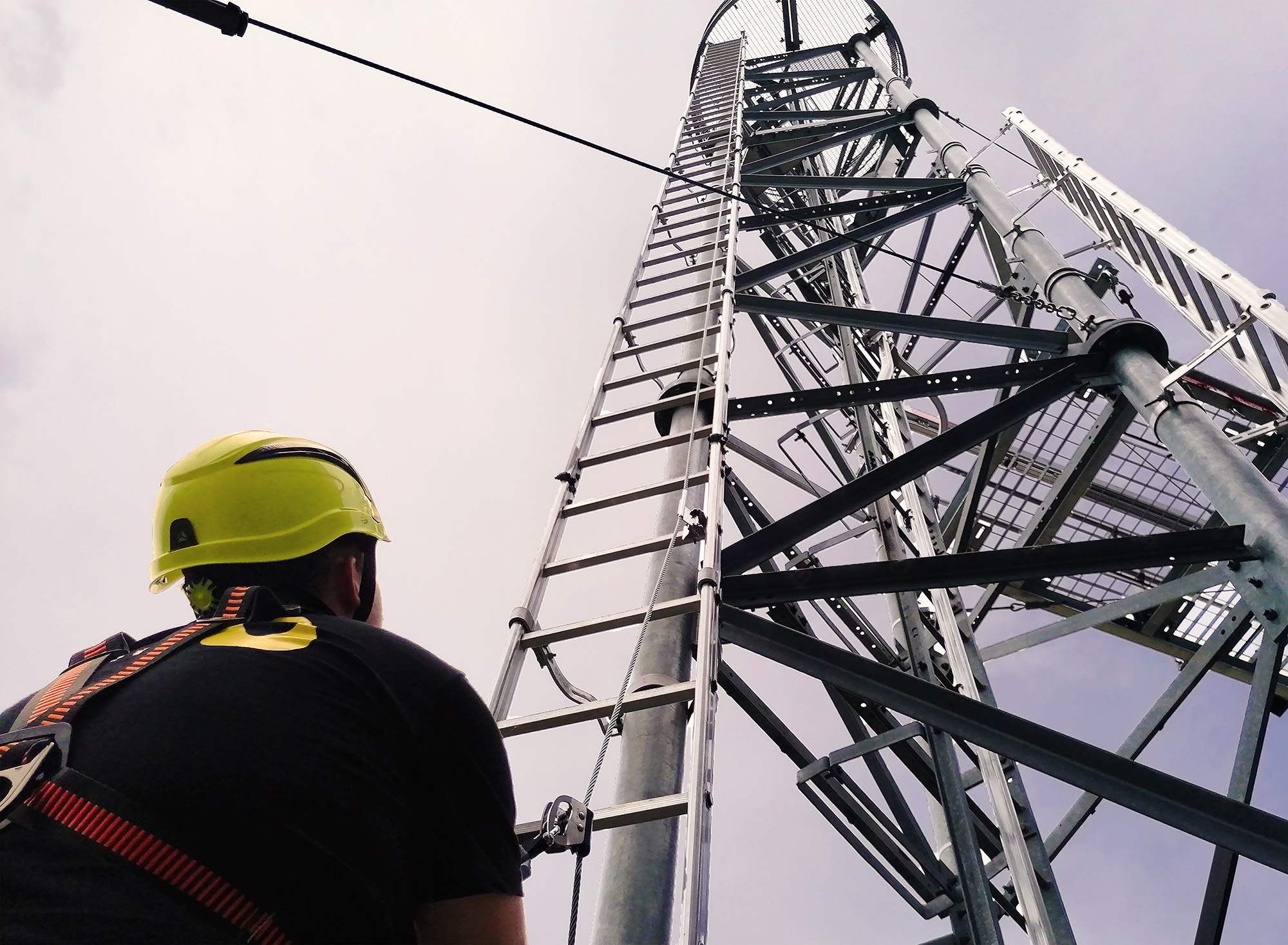 Vertical fall protection lifeline system with blocking CMBV runner